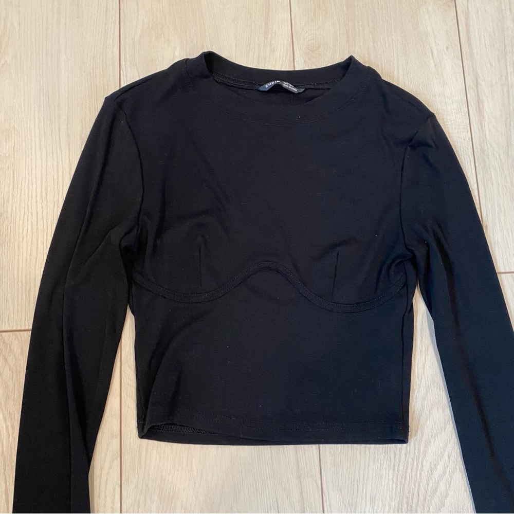 Long sleeve crop top with underwire detail